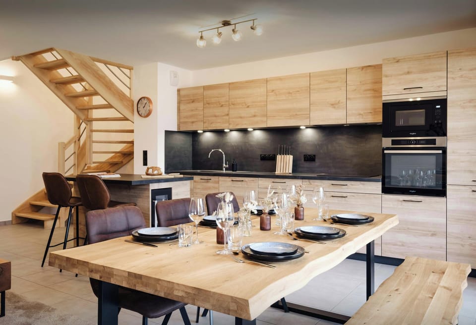 Dining/kitchen