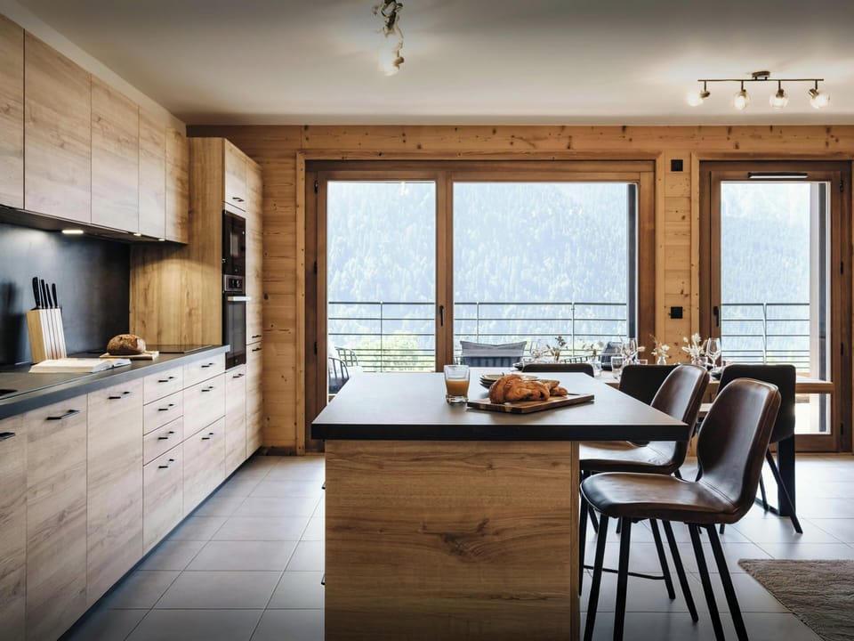 Dining/kitchen