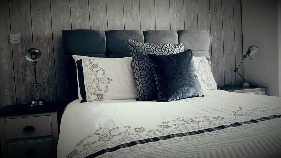 Single Room | Iron/ironing board, free WiFi