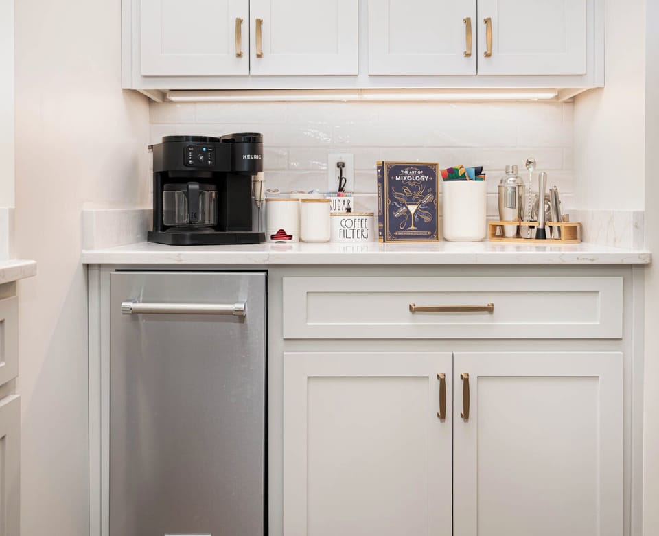 Built in Ice-maker to fill your cooler for an all day outing!