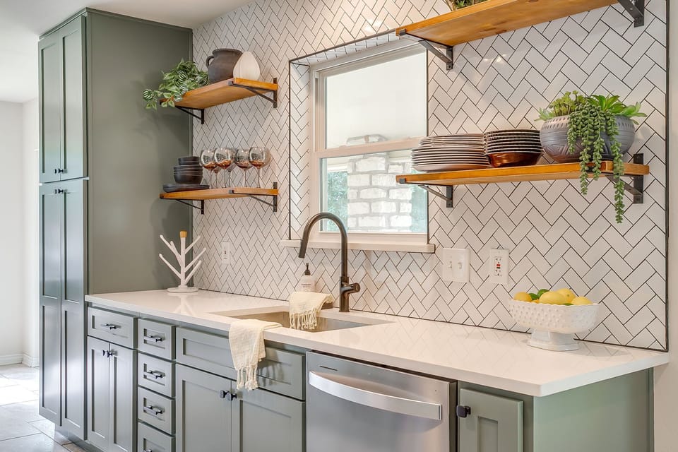 Cook with ease in this fully stocked kitchen, equipped with all the essentials.