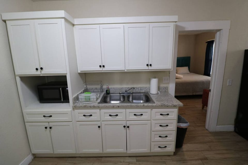 kitchen cabinet  Microwave/sink