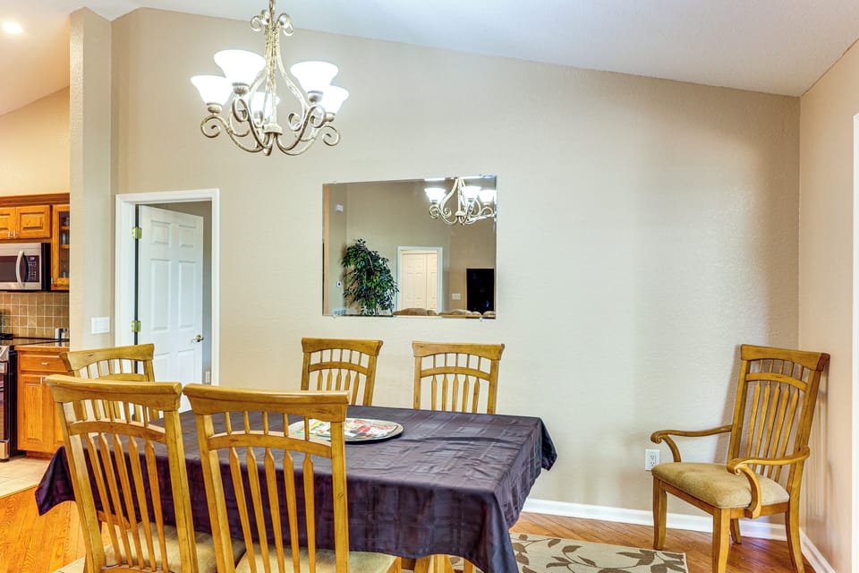 Dining Area | Dishes & Flatware Provided