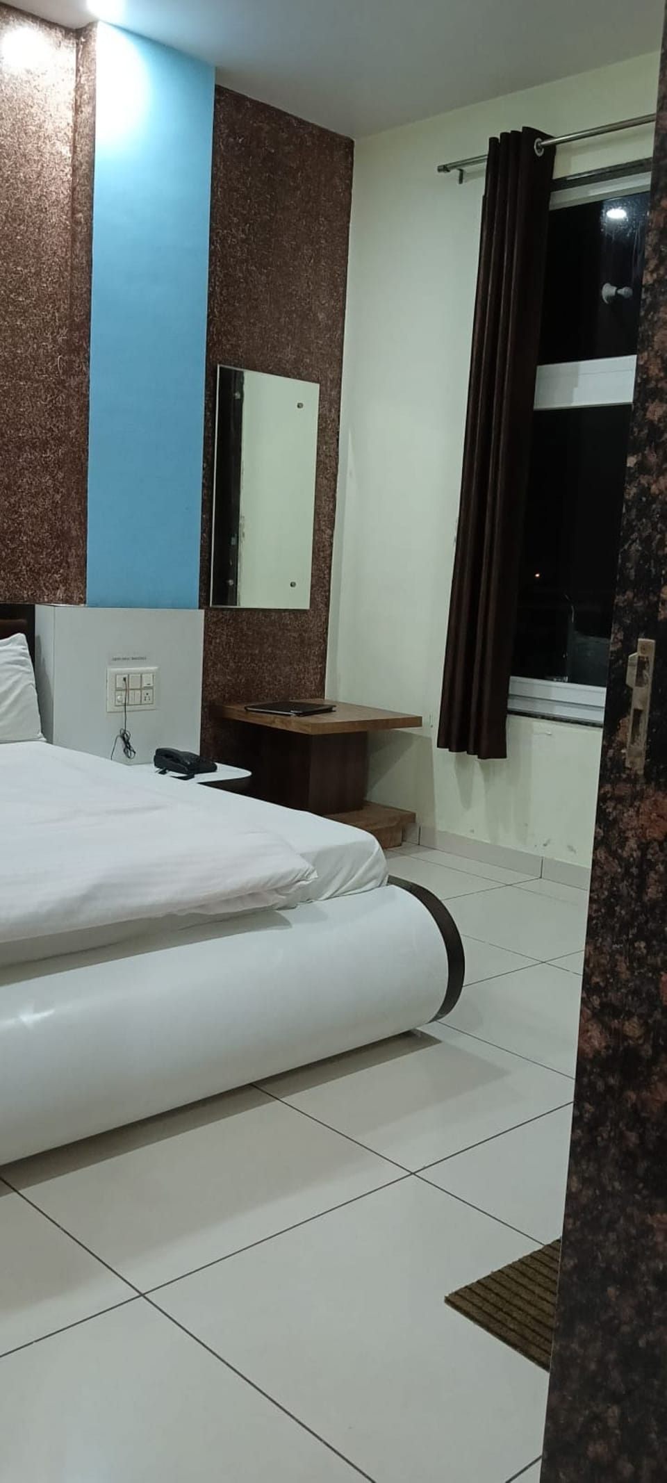 Deluxe Room, Air conditioning | Desk, rollaway beds (surcharge), WiFi (free), bed sheets