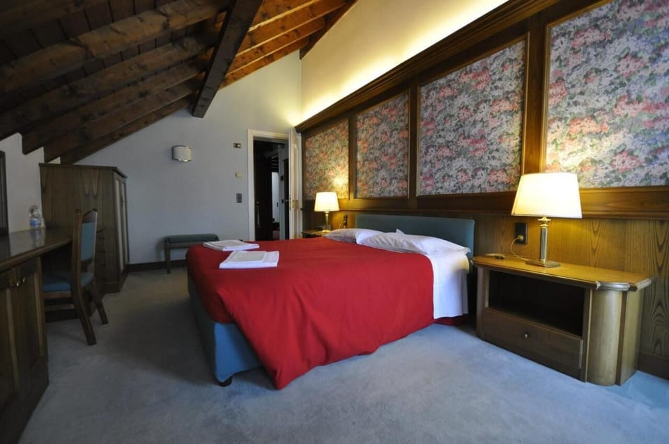 Basic Double or Twin Room, Balcony | Desk, free WiFi
