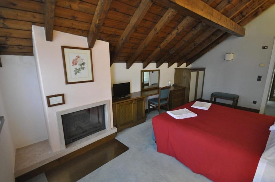 Basic Triple Room, Balcony | Desk, WiFi (free)