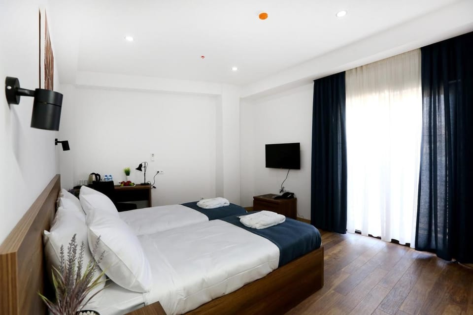 Single Room, Balcony | Iron/ironing board, free WiFi