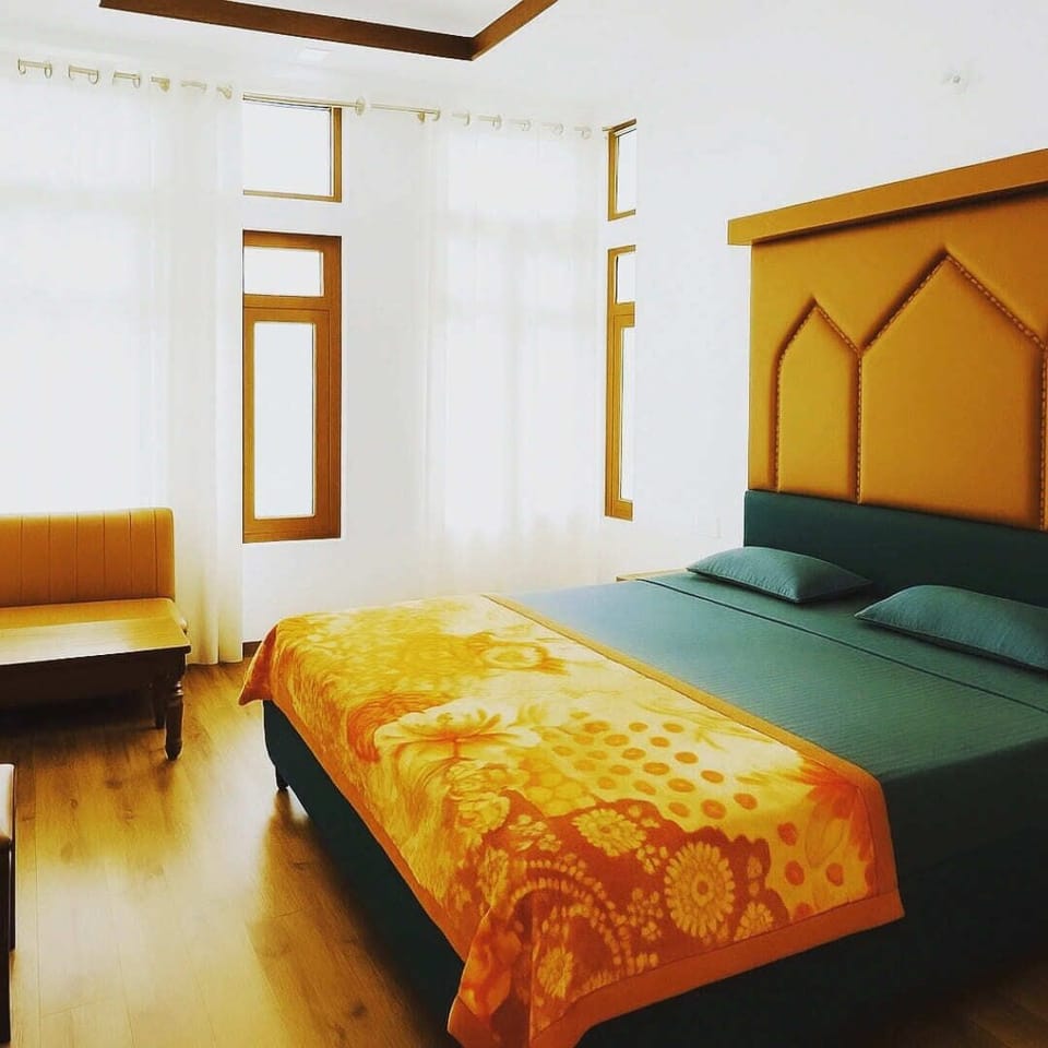 Luxury Triple Room, City View | Rollaway beds, free WiFi, bed sheets