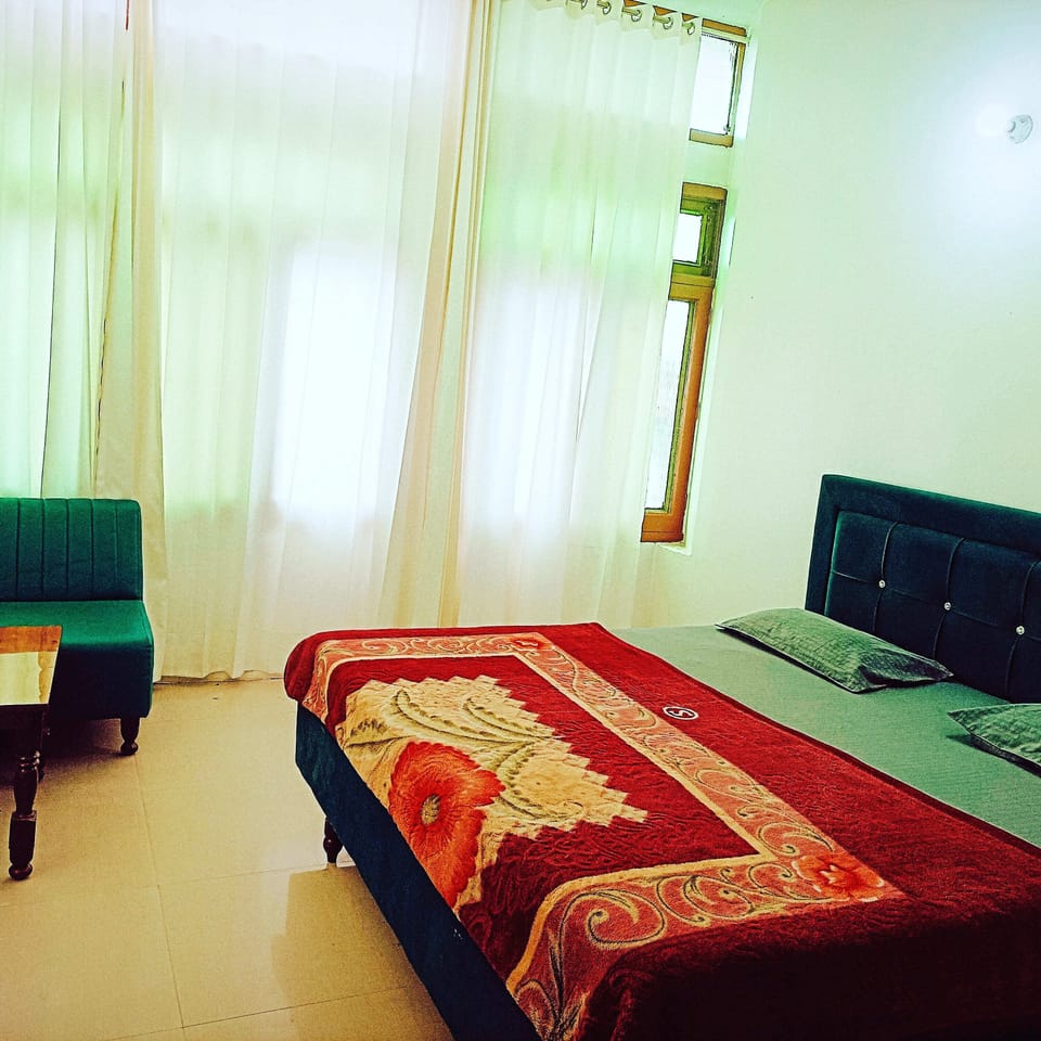 Rollaway beds, free WiFi, bed sheets
