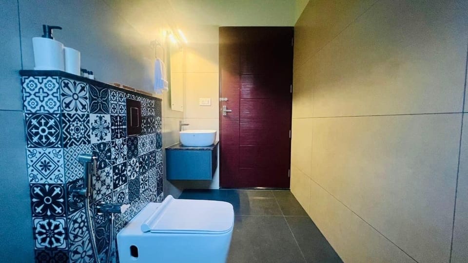 Premium Cottage, Garden View | Bathroom | Shower, free toiletries, bathrobes, towels