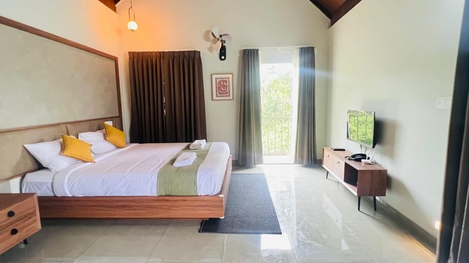 Deluxe Cottage, Balcony, Hill View | In-room safe, desk, soundproofing, iron/ironing board