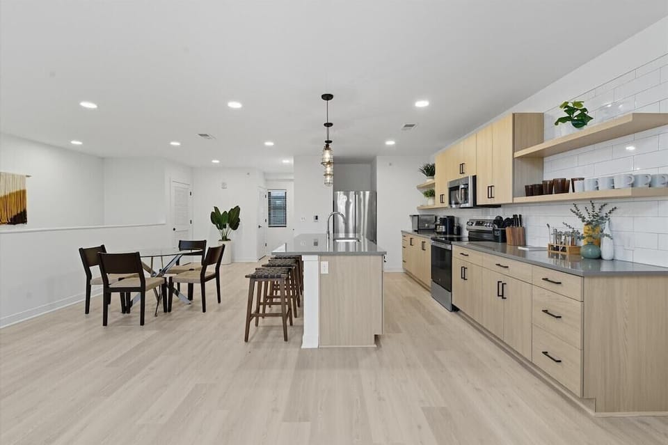 Open shelving and fully stocked essentials make this bright NKC kitchen both stylish and functional for extended stays.