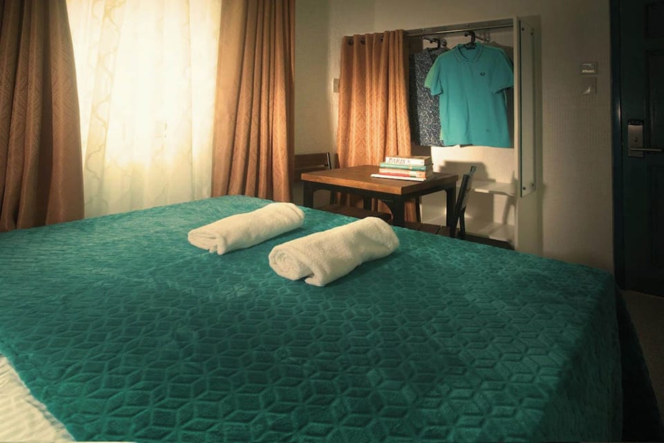 Standard Room | Desk, free WiFi, bed sheets