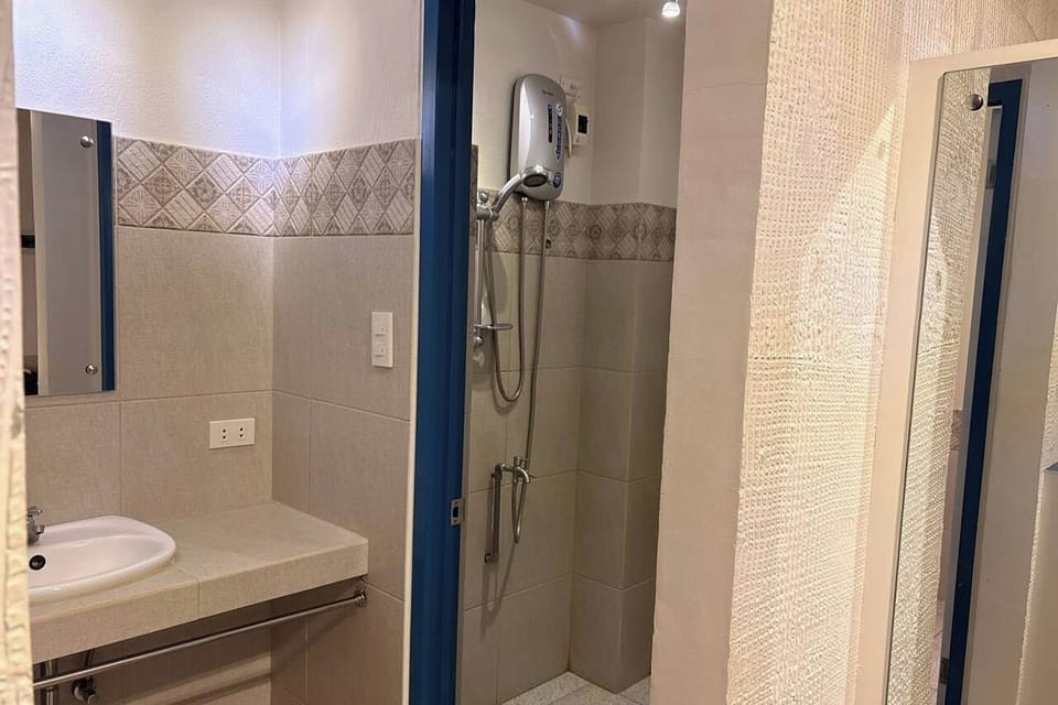 Family Room 2 | Bathroom | Shower, free toiletries, towels, soap