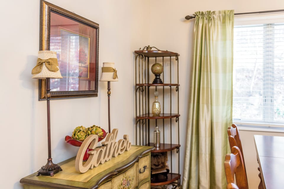 Dining Room Area Seating for 6