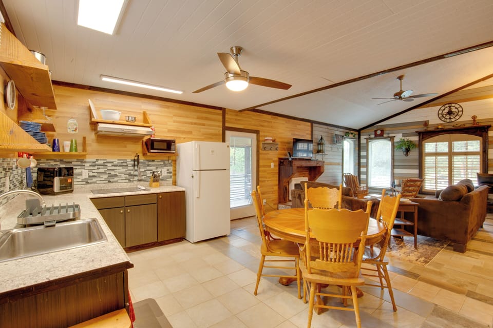 House (2 Bedrooms) | Interior