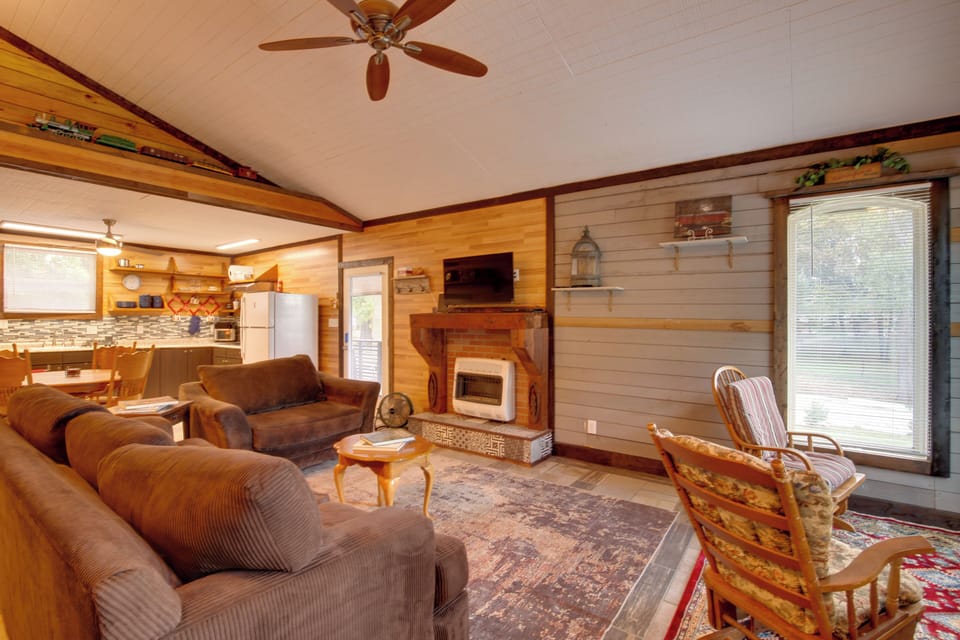 House (2 Bedrooms) | Interior