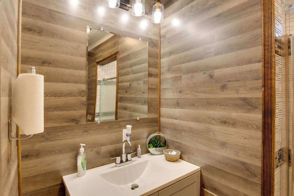 'bayview' - Lakefront Family Cabin in Odessa! Cottage in Missouri