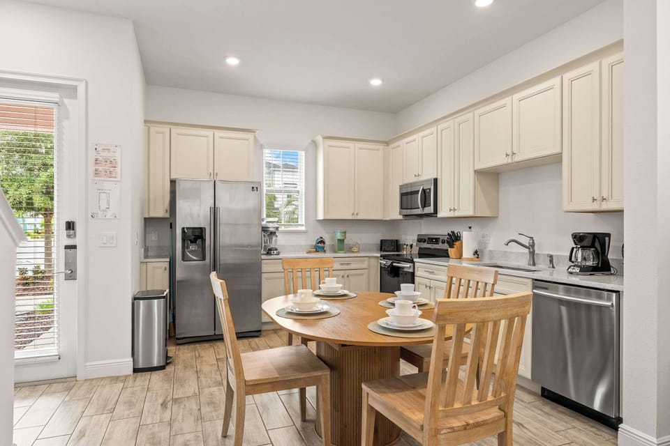 Full kitchen