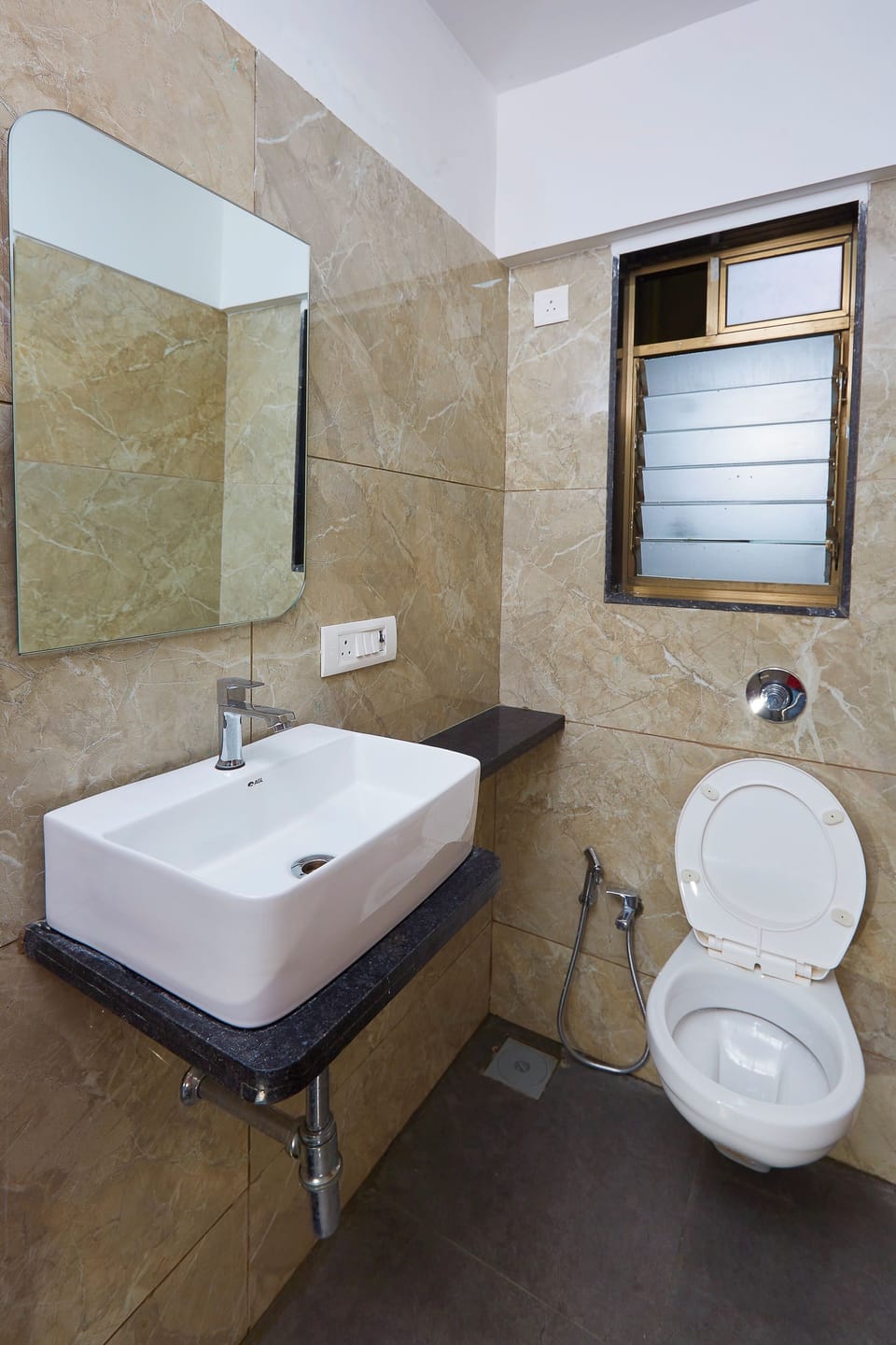 Standard Double Room | Bathroom | Free toiletries, towels, soap, toilet paper