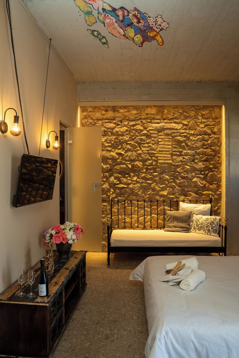 FRIDA KAHLO - Junior Suite | Premium bedding, in-room safe, soundproofing, iron/ironing board