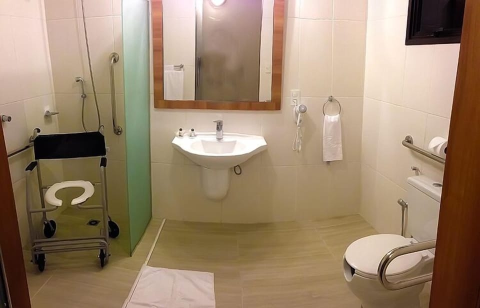 Shower, free toiletries, hair dryer, towels
