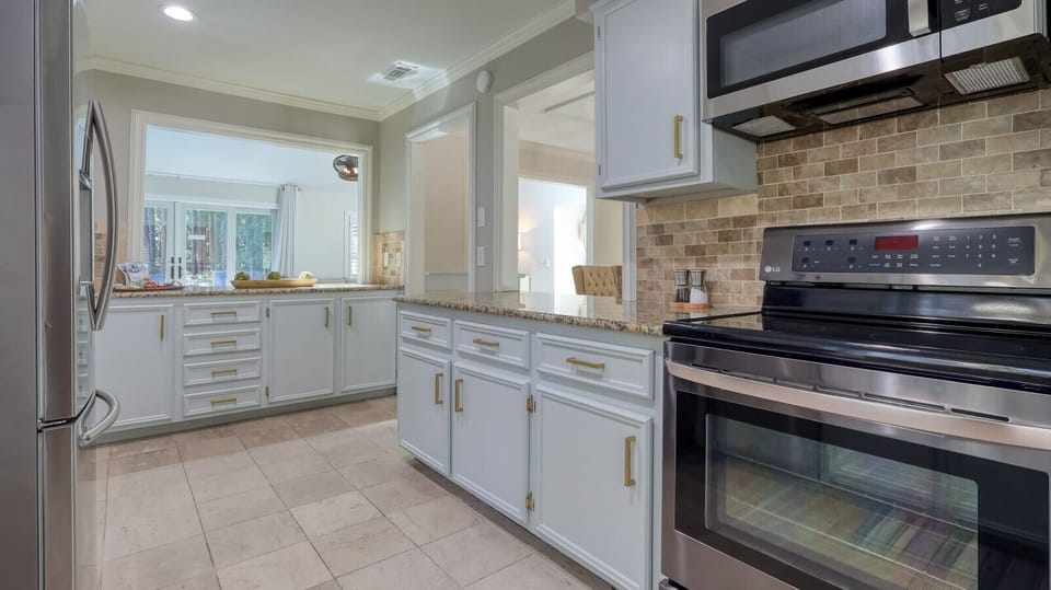 Bright Kitchen with Ample Counter Space