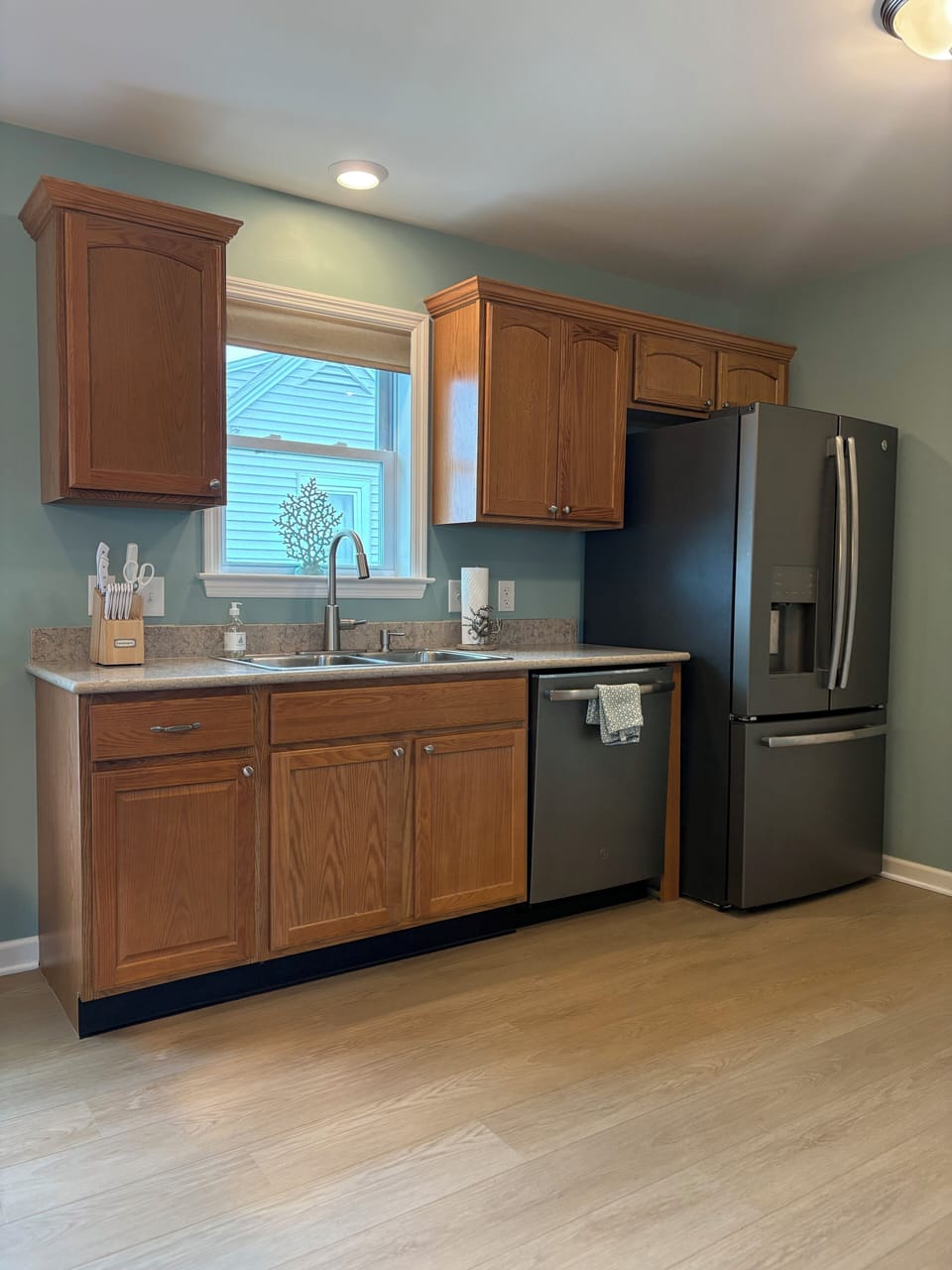 Spacious fully appointed kitchen with granite countertops and dining area
