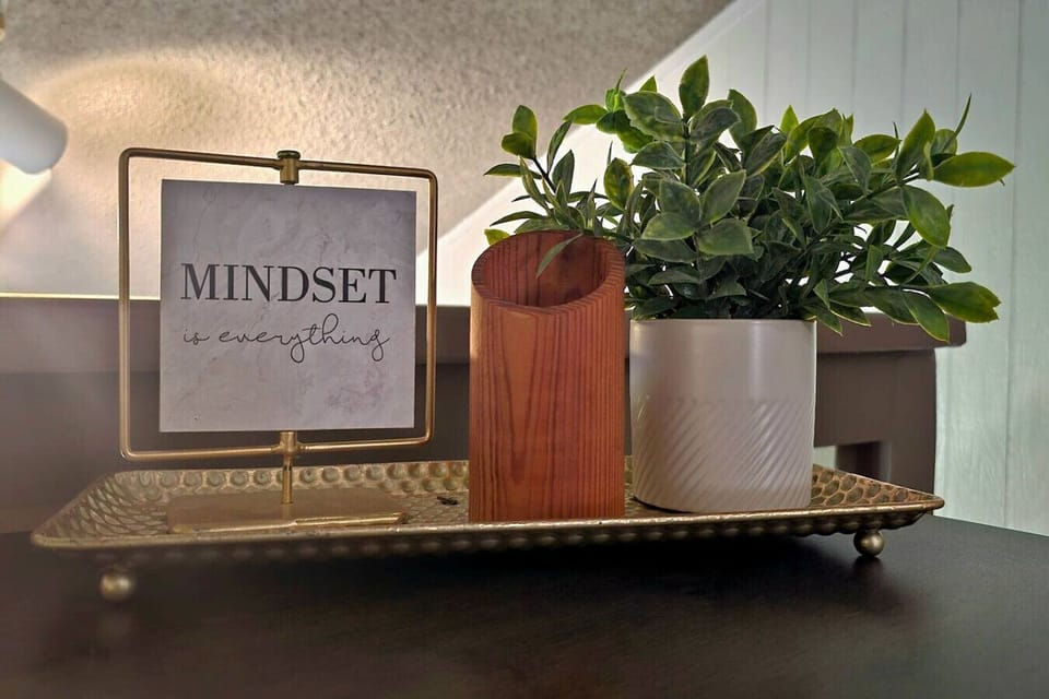 Charming Nook: Stylish decor setting the perfect vibe for your Flagstaff getaway!