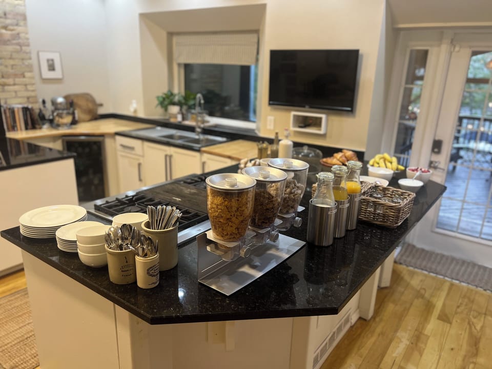 Free daily continental breakfast
