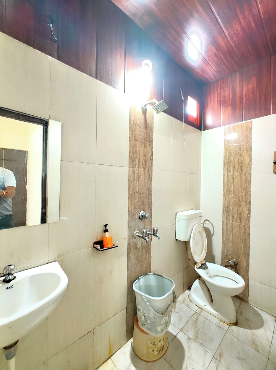 Superior Quadruple Room, Air conditioning | Bathroom | Shower, rainfall showerhead, free toiletries, slippers