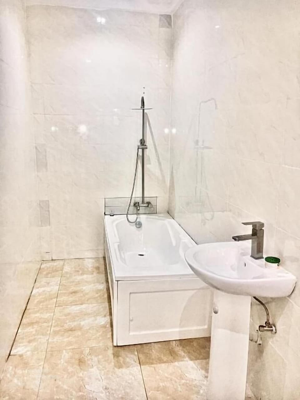 Combined shower/tub, towels, soap, toilet paper