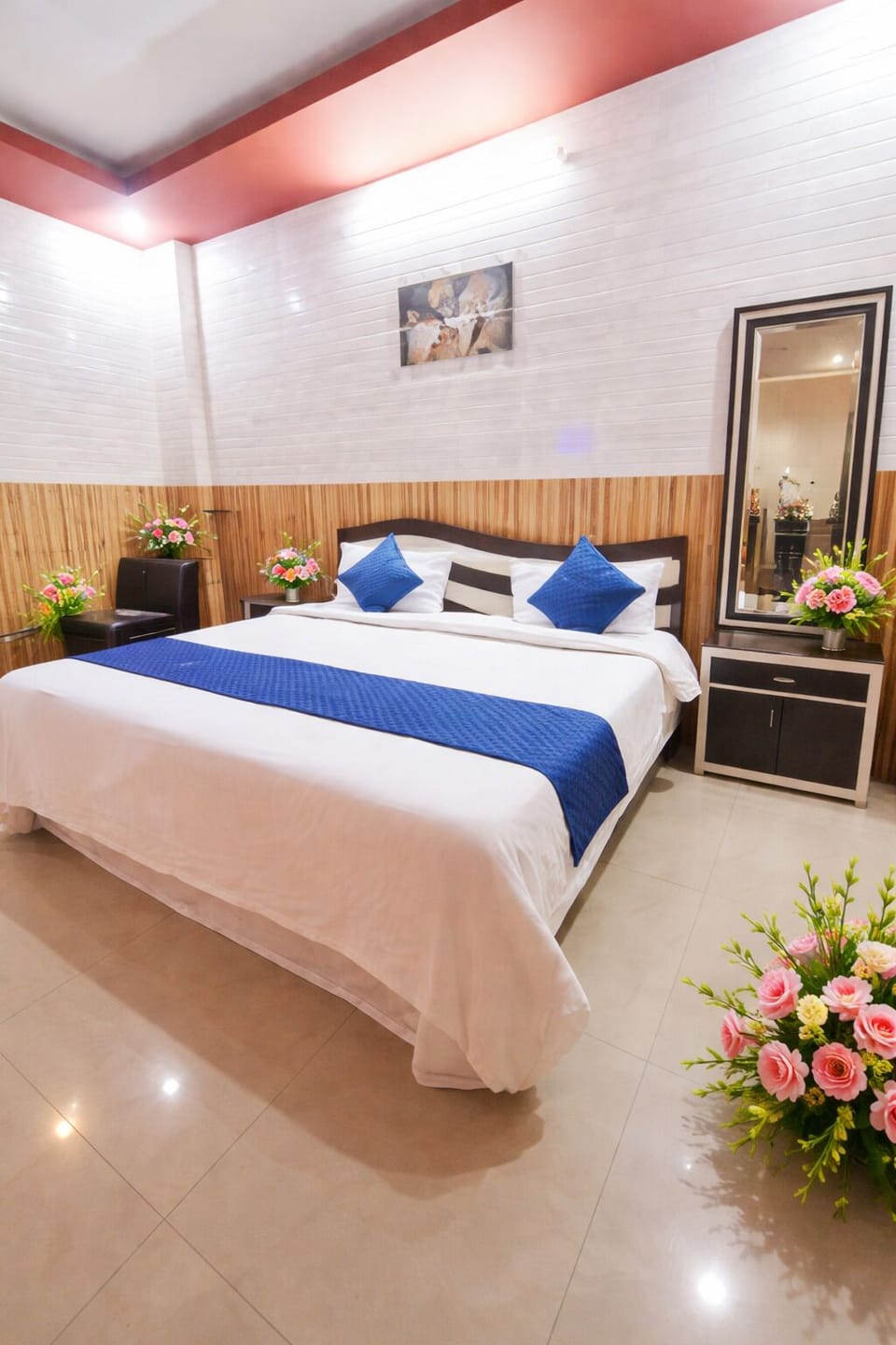 Hypo-allergenic bedding, desk, soundproofing, free WiFi
