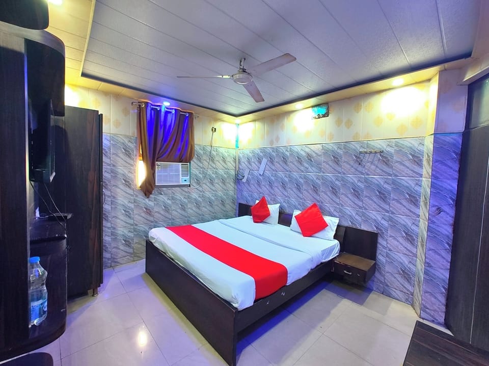 Hypo-allergenic bedding, desk, soundproofing, free WiFi