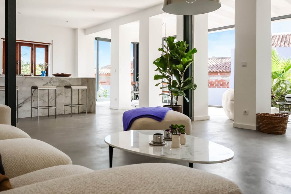 Josy lodge living room open kitchen