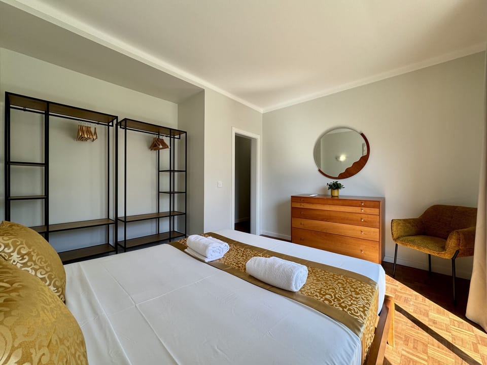3 bedrooms, bed sheets