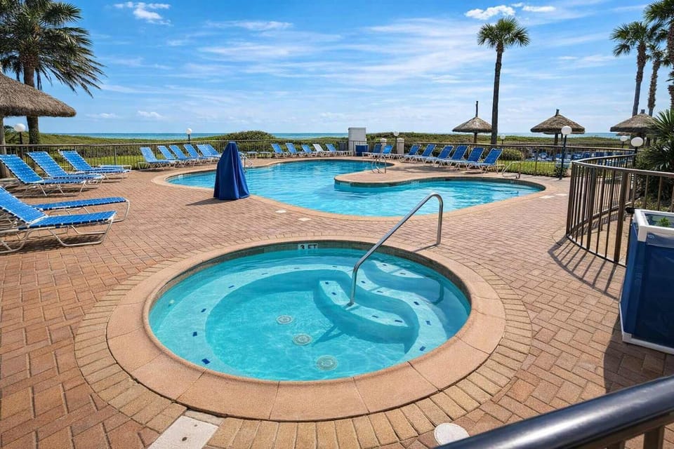 Oceanview Pool Paradise with Hot Tub & Palm-Lined Deck — Steps from the Beach, Loungers & Tiki Umbrellas for Ultimate Relaxation
