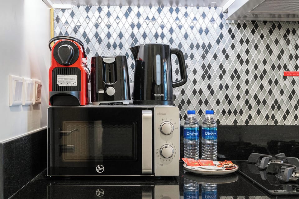 Superior Studio Suite, City View | Private kitchen | Fridge, microwave, oven, stovetop