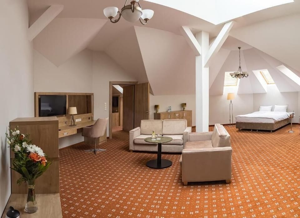 Apartment | In-room safe, blackout drapes, iron/ironing board, free WiFi