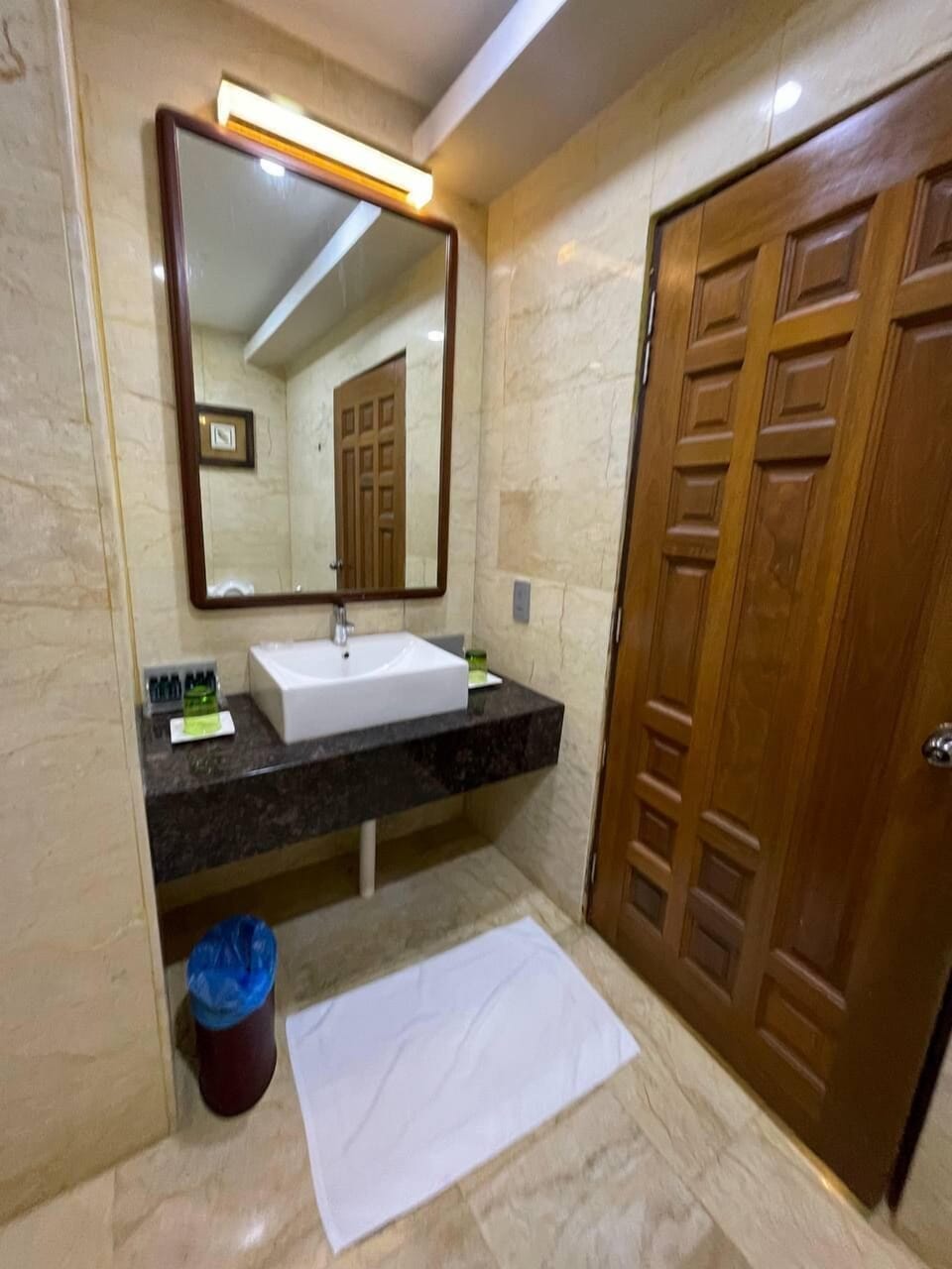 Luxury Triple Room | Bathroom | Towels