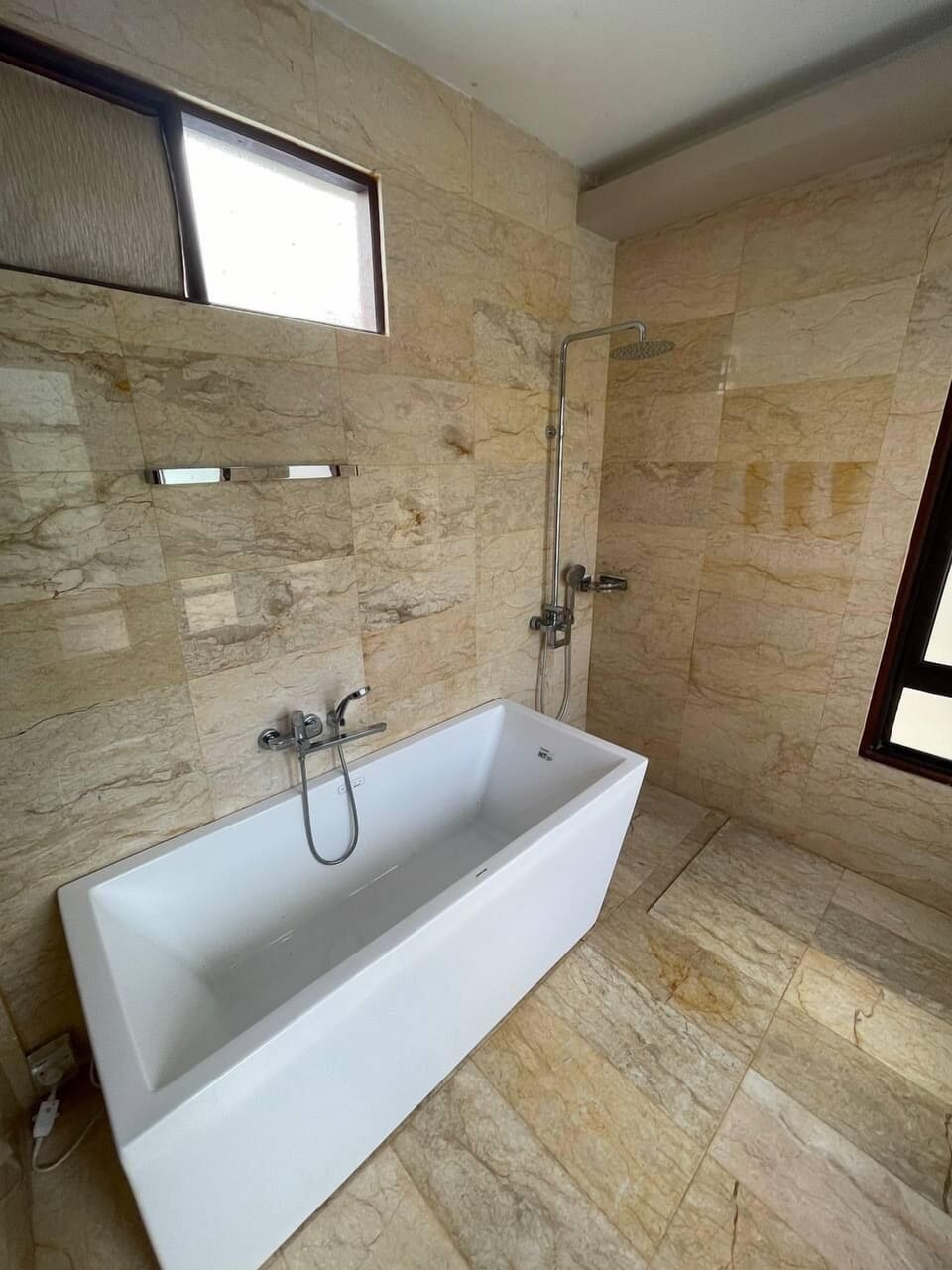 Premium Triple Room | Bathroom | Towels