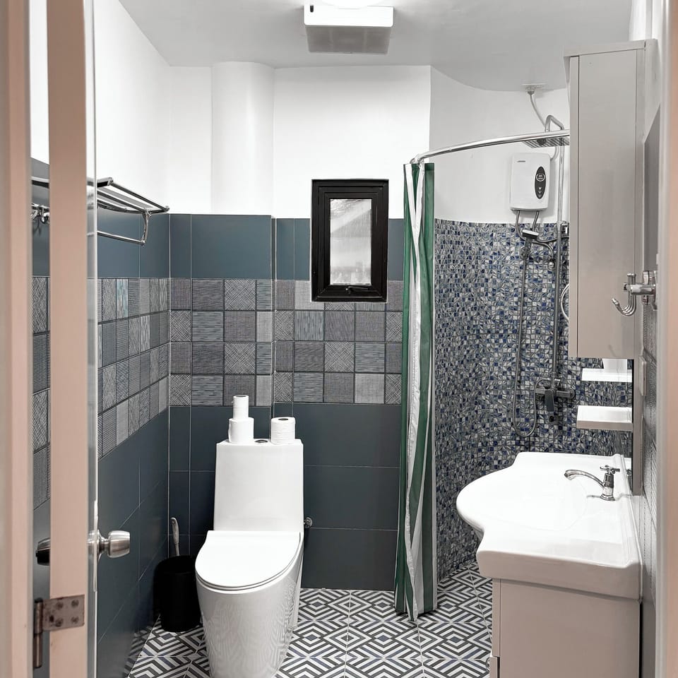 Deluxe Bungalow, Balcony, Partial Sea View | Bathroom