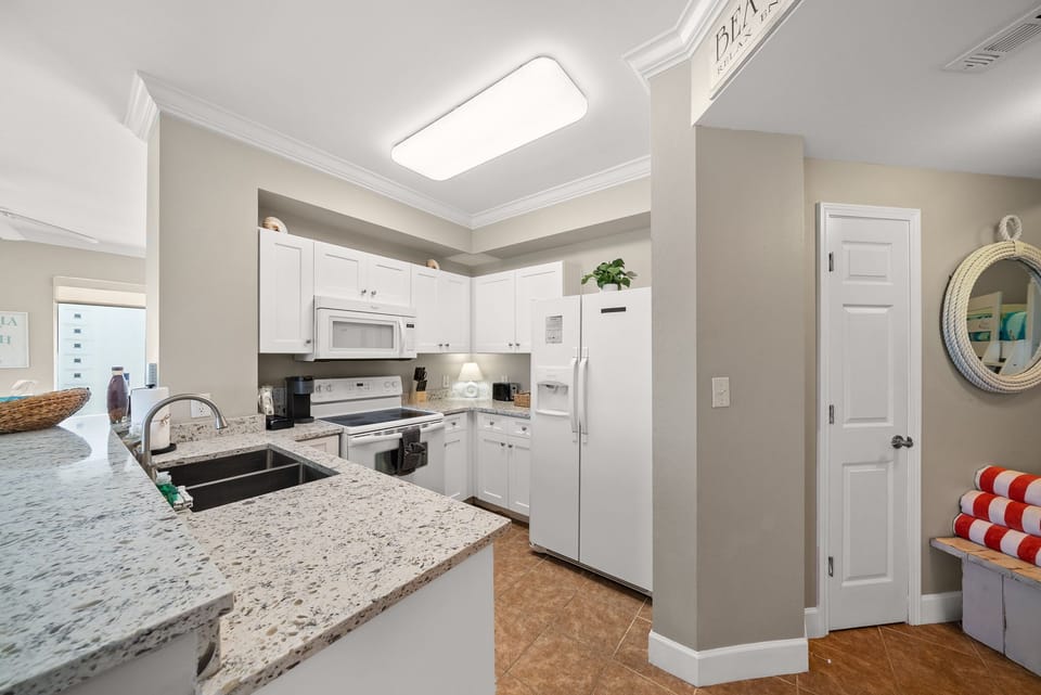 Bright, fully equipped kitchen perfect for easy vacation meals