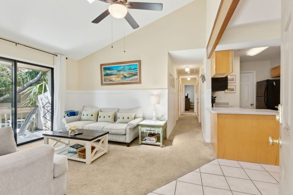 LR, Kitchen and hallway