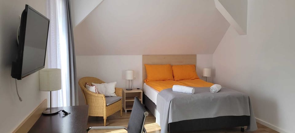 WiFi (free), bed sheets