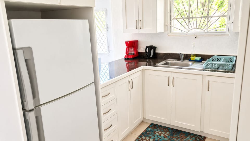 Fully equiped kitchen with all essential amenities.