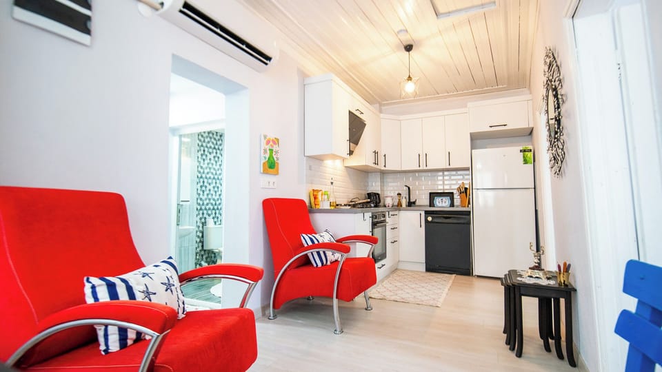 Comfort Apartment, Air conditioning, City View | Living area