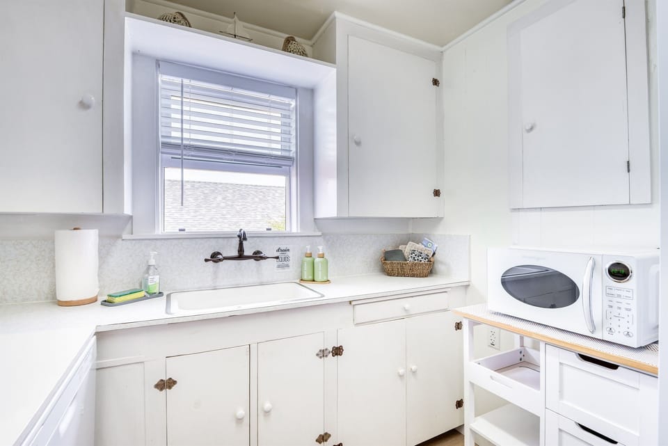 Kitchen / Microwave