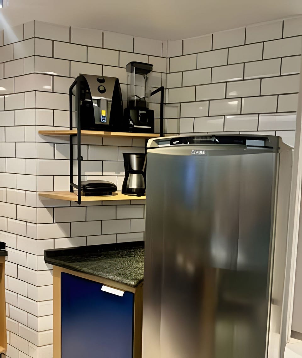 Coffee/tea maker, electric kettle