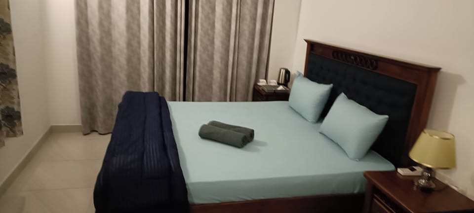 Blackout drapes, soundproofing, iron/ironing board, free WiFi